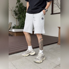 Moncler 蒙口  三标齊全 2026夏季新款男士休閑短褲，高級定制面料透