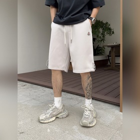 Moncler 蒙口  三标齊全 2026夏季新款男士休閑短褲，高級定制面料透