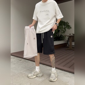 Moncler 蒙口  三标齊全 2026夏季新款男士休閑短褲，高級定制面料透