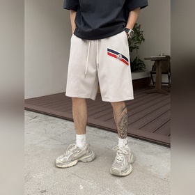 Moncler 蒙口  三标齊全 2026夏季新款男士休閑短褲，高級定制面料透
