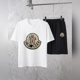 蒙口 獨家專供新款潮男時尚圓領短袖短褲套裝，潮流時尚休閑短袖套裝！透氣舒适度高，