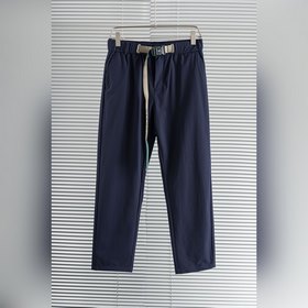 Moncler 蒙口   休閑工裝褲#直筒褲型，利落不挑身材，既能修飾腿型又