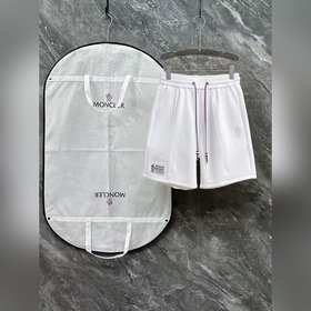 Moncler 蒙口  三标齊全 2026夏季新款男士休閑短褲，高級定制面料透
