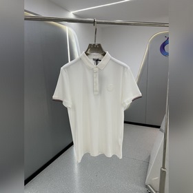 原單渠道 匠心之作！Mo蒙口徽章圓領短袖T恤，極簡商務休閑風格來自M家新秀麗作，