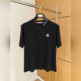 蒙口 Moncler VIP高級定制！ 2026春夏季新款短袖。這款T恤是夏季男