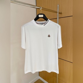 蒙口 Moncler VIP高級定制！ 2026春夏季新款短袖。這款T恤是夏季男
