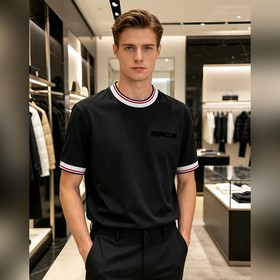 蒙口 Moncler VIP高級定制！ 2026春夏季新款短袖。這款T恤是夏季男