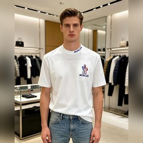 蒙口 Moncler VIP高級定制！ 2026春夏季新款短袖。這款T恤是夏季男