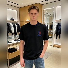 蒙口 Moncler VIP高級定制！ 2026春夏季新款短袖。這款T恤是夏季男