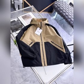 蒙口 2026開春新款夾克外套，秀場新品 品相非常完美，舒适保暖，三标齊全色澤飽