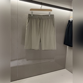 Prada 普拉達  三标齊全春夏新款男士五分褲，家族最新的秀場系列，極簡主義