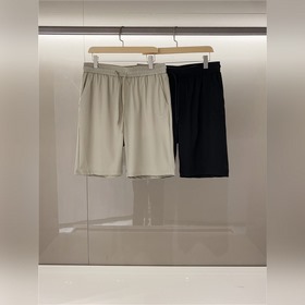 Prada 普拉達  三标齊全春夏新款男士五分褲，家族最新的秀場系列，極簡主義