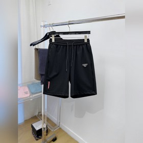 普拉達 2026夏季新款男士休閑短褲，高級定制面料透氣面料 透氣彈力舒适度極高，