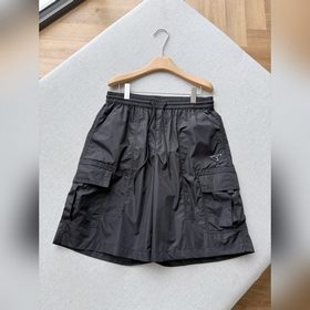Prada 普拉達夏季機能工裝休閑短褲 硬核奢感，随性高級 自帶意式極簡格調的P