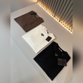 Prada 普拉達2026春夏新款短袖T恤，最新款全網獨家首上！！~既經典有時尚