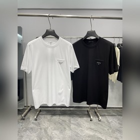 PRA26SS春夏新款平紋針織棉布基礎圓領短Tee，男女同款三角标假口袋休閑套頭