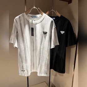 Prada 普拉達2026春夏新款短袖T恤，最新款全網獨家首上！！~既經典有時尚