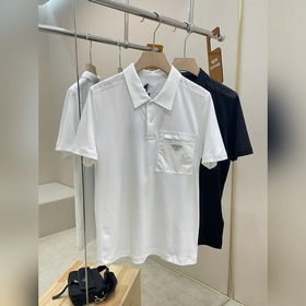 Prada 普拉達  三标齊全新款三角微标Polo衫，這款采用絲光棉材質，柔軟