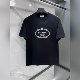 普拉達 2026春夏專櫃新款，logo徽章簡約短袖 雙紗純棉面料 多元化搭配 迎