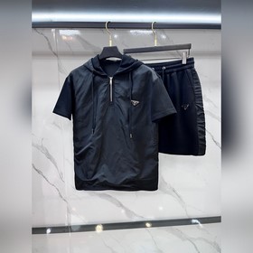 普拉達 2026春夏最新款，男女同款，經典設計短袖T恤短褲套裝，微擴版型，定制空