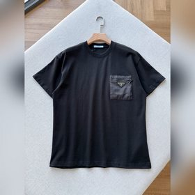 Prada 普拉達三角标口袋拉鍊短袖T恤 極簡高階質感 經典永不過時的意式輕奢，