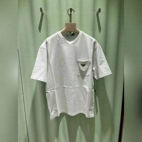 Prada 普拉達三角标口袋拉鍊短袖T恤 極簡高階質感 經典永不過時的意式輕奢，