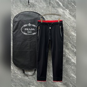 Prada 普拉達# 2026休閑褲子 美學的煥新诠釋，演繹濃郁的格調型時尚風範