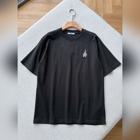 Prada 普拉達新款搬運小人刺繡短袖T恤 甄選100%高支精梳純棉面料，膚感軟