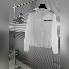 Prada 普拉達 薄料經典休閑男士連帽速幹夾克、單層薄防曬衣、皮膚衣套裝！