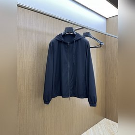 新款 秋冬 Prada 普拉達 GW新品連帽夾克外套 品牌LOGO細節科技感、