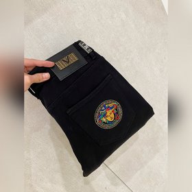 Versace範思哲 2026夏季最新 推出男士薄款牛仔褲新品！重工水洗牛仔面料
