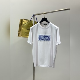 Versace 範思哲，2026夏季最新品，專櫃同步有售，原單狠貨，時尚休閑圓領