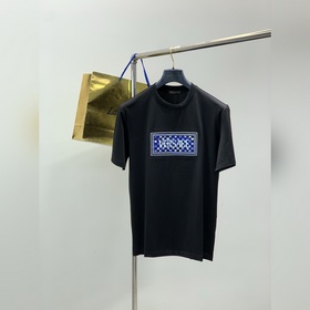 Versace 範思哲，2026夏季最新品，專櫃同步有售，原單狠貨，時尚休閑圓領