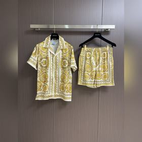 整套 不拆賣 versace範思哲 BAROCCO真絲短袖襯衫短褲套裝，此款短