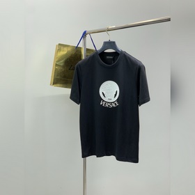 Versace 範思哲，2026夏季最新品，專櫃同步有售，原單狠貨，時尚休閑圓領