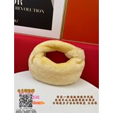 新款mini #最新設計打結tote包還保留了BV一直原有的編織元素的同