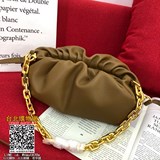 . Bottega Veneta The Chain Pouch 最近真