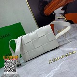 新品  Bv 葆蝶家 新款CASSETTE油臘皮斜跨包，太适合夏天啦， 