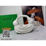 新品 bv家22新款打結包，突兀的設計理念獨處一格 羊皮材質打造。造型天