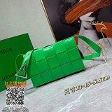 新品  Bv 葆蝶家 新款CASSETTE油臘皮斜跨包，太适合夏天啦， 