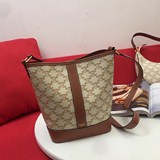 Celine 春夏最新 水桶包 白花系列 來啦   小清晰必備 水桶包身 容量可觀  3021# 尺寸︰22×17cm