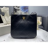 2023chanel 秋冬新款嬉皮包也太香了，極簡的設計，滿滿的細節。整體圓弧形