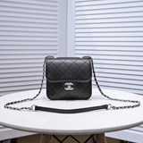 2023chanel 春款系列新品口蓋包 風格 郵差包 外造型同往常郵差包近相似