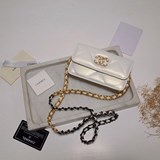2023chanel 非常古複好看，其很實能裝能放下手機，無論矮高胖瘦都可以背，