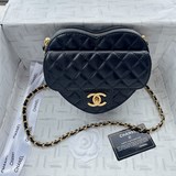 2023chanel 春夏愛心包 時裝創作是一場遊戲。品牌女裝藝術總監 nico