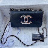 2023chanel 款号211大号，chanel新款五金鎖扣口蓋包大号現貨；小