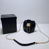 2023chanel專櫃同款 珍珠小水桶  顔值擔當  珍珠搭配的miin水桶包