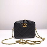 2023chanel  21k最新爆款mini  相機包經典菱格  飾以金色鍊子