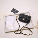 2023 chanel  mini腰包 這枚小可愛有着濃郁的vintage fe