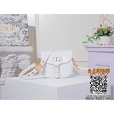 Dior  s 新款 Bobby 焦糖色斜挎手袋